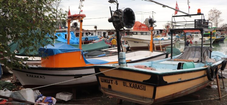 Düzce'de balıkçılar fırtına uyarısına karşı tedbir aldı