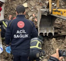 Edirne'de metruk müstakil binanın çökmesi sonucu enkaz altında kalan 2 kişi yaralandı