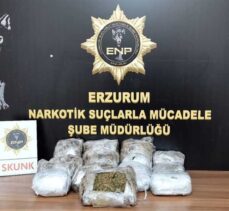 Erzurum'da bir araçta 3 kilo 819 gram skunk ele geçirildi