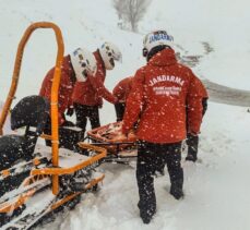 Erzurum'da JAK timleri hasta çocuğu kar motoruyla hastaneye ulaştırdı