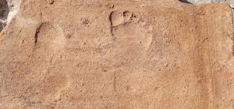 “Gladyatörler kenti”ndeki kazılarda 1900 yıllık çocuk ayak izlerine rastlandı
