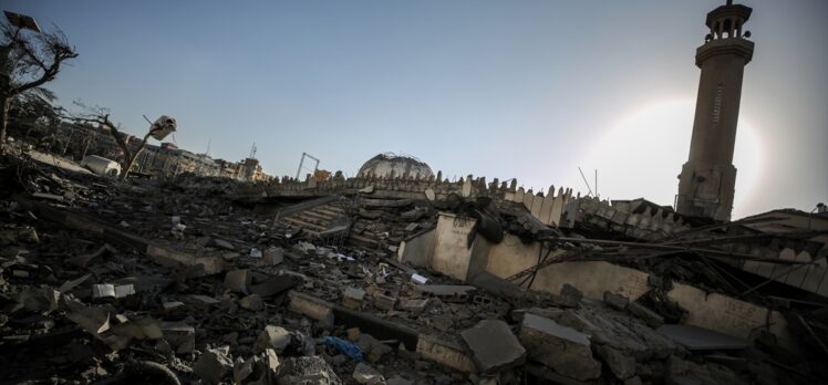 İsrail ordusu, Gazze'de 1 camiyi daha bombaladı