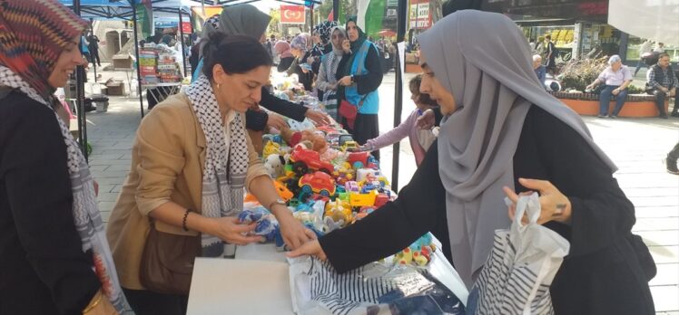İstanbul'da Gazze için Hayır Çarşısı açıldı