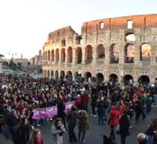 İtalya'da kadınlara yönelik şiddet protesto edildi
