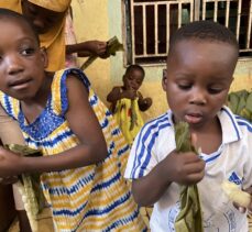 Kamerun'da temel gıda maddesi “manyok çubuğu” asırlardır sofraların vazgeçilmezi