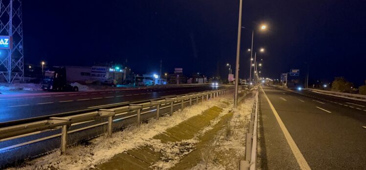 Kar nedeniyle kapanan D-100 kara yolu ulaşıma açıldı