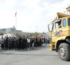 Kayseri'de 20 bin öğrenciye çalışma masası ve kitaplık dağıtımına başlandı