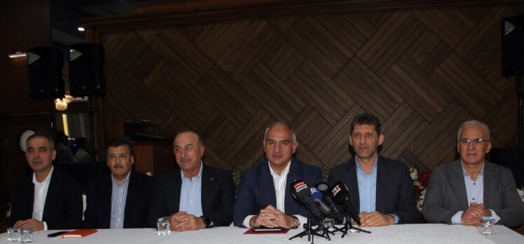 Kültür ve Turizm Bakanı Ersoy, Serik'te muhtarlarla buluştu