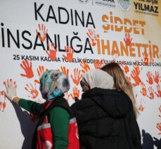 Mersin'de kadına yönelik şiddete karşı farkındalık yürüyüşü yapıldı