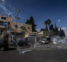 İsrail güçleri, işgal altındaki Doğu Kudüs’te TRT Haber ekibinin kamerasını kırdı