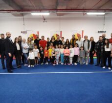 Milli cimnastikçi Ferhat Arıcan, Göztepe Cimnastik Akademi'de velilerle buluştu