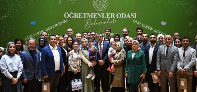 Milli Eğitim Bakanı Tekin, İstanbul'da öğretmenlerle bir araya geldi