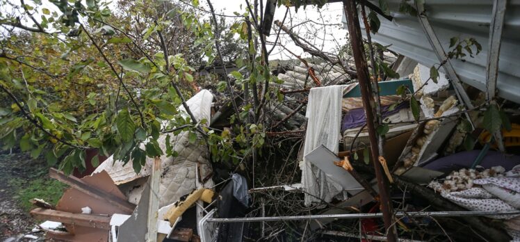 Mudanya'da toprak kaymasında kısmen yıkılan evdeki 2 kişi yaralandı