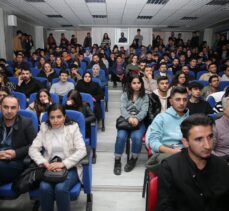 NASA'da görevli Türk astrofizikçi, Hakkari'de öğrencilerle söyleşi yaptı