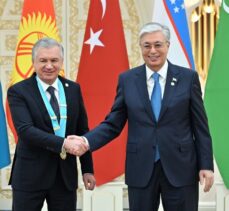 Özbekistan Cumhurbaşkanı Mirziyoyev'e “Türk Dünyası Yüksek Nişanı” takdim edildi