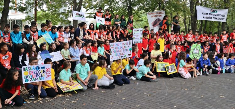 Samsun'da 500 öğrenci filizlendirmek için meşe palamudu topladı