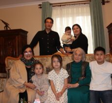Sinema sanatçısı Türkan Şoray merhum yazar Cengiz Aytmatov'un ailesini ziyaret etti