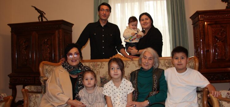 Sinema sanatçısı Türkan Şoray merhum yazar Cengiz Aytmatov'un ailesini ziyaret etti