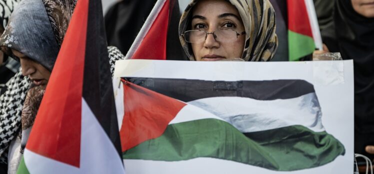 STK'lerin kadın temsilcilerinin Filistin için başlattıkları oturma eylemi sürüyor