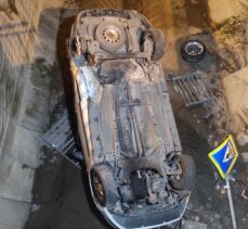 Sultanbeyli'de su kanalına düşen aracın sürücüsü yaralandı