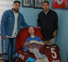 Trabzonsporlu futbolculardan anlamlı ziyaret