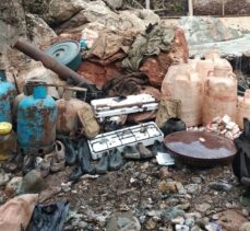 Tunceli'de teröristlere ait yaşam malzemesi ele geçirildi