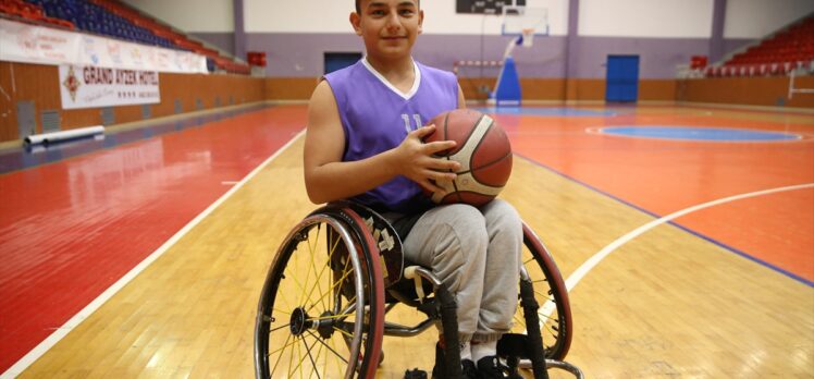 15 yaşındaki engelli basketbolcu Efe, Süper Lig'deki takımının vazgeçilmezi oldu