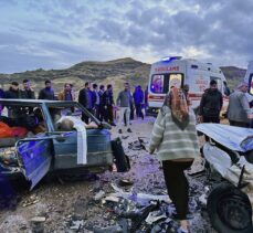 Adıyaman'da iki otomobilin çarpıştığı kazada 3 kişi öldü, 3 kişi yaralandı