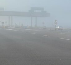 Anadolu Otoyolu'nda etkili olan sis görüş mesafesini düşürdü
