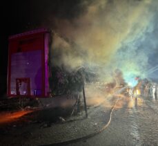 Anadolu Otoyolu'nda pamuk yüklü tırda çıkan yangın söndürüldü