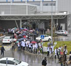Ankara'da sağlık çalışanları Filistin için “sessiz yürüyüş” düzenledi