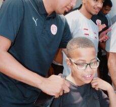 Antalyaspor JPM Cape Town takımından Güney Afrikalı çocuklara yeni yıl hediyesi