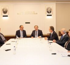 Bakan Özhaseki, Cumhurbaşkanlığı Yerel Yönetim Politikaları Kurulu üyeleriyle bir araya geldi: