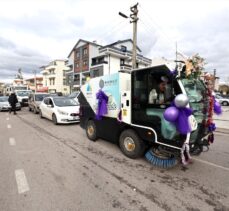 Belediye personeli çift, süpürge aracını gelin arabası yaptı