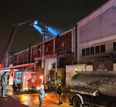 Bursa'da mobilya üretim imalathanesinde çıkan yangına müdahale ediliyor