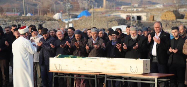 Denizli'de maden ocağındaki göçükte ölen maden mühendisinin cenazesi Kars'ta defnedildi
