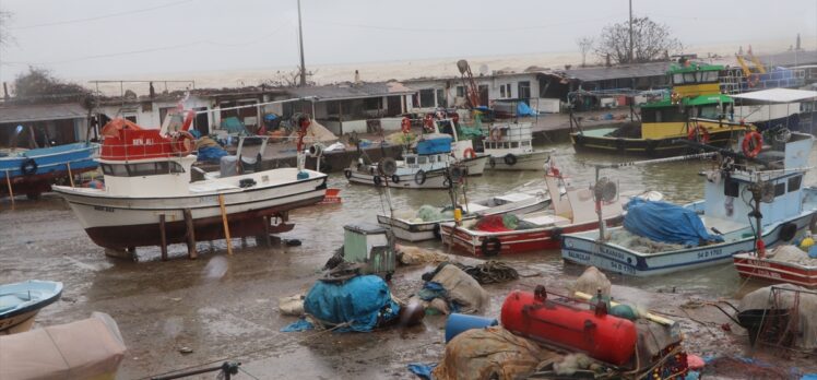 Düzce'de balıkçılar kuvvetli rüzgar nedeniyle denize açılamadı