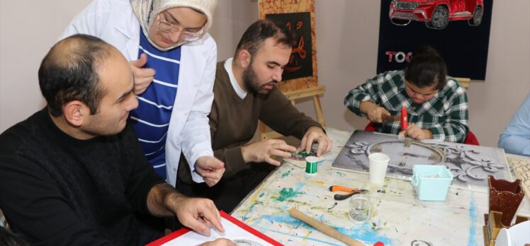 Erzurum'da engelliler kendilerine tahsis edilen merkezle sosyalleşip meslek sahibi oluyor