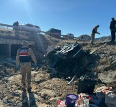 GÜNCELLEME – Erzurum'da şarampole devrilen otomobildeki 3 kişi öldü
