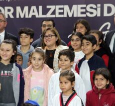 Gaziantep Büyükşehir Belediyesi 2 bin 400 sporcuya malzeme seti dağıttı