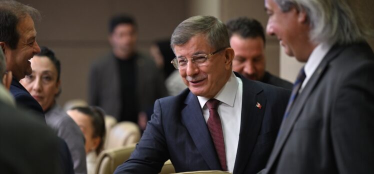 Gelecek Partisi Genel Başkanı Davutoğlu, Meclis'te gazetecilerle bir araya geldi: