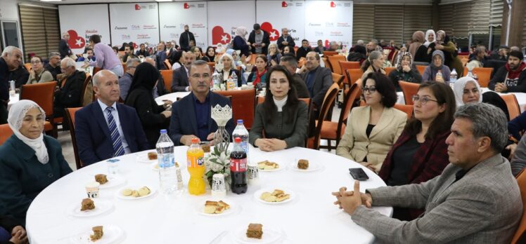 HEDEP Eş Genel Başkanı Oruç, İzmir'de “Halk Buluşması”na katıldı