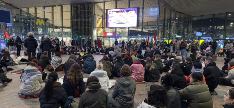 Hollanda'da tren istasyonlarında Filistin'e destek için oturma eylemleri yapıldı