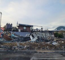 İBB Üsküdar sahilinde kaçak olduğu gerekçesiyle bir kafenin yıkımını yaptı