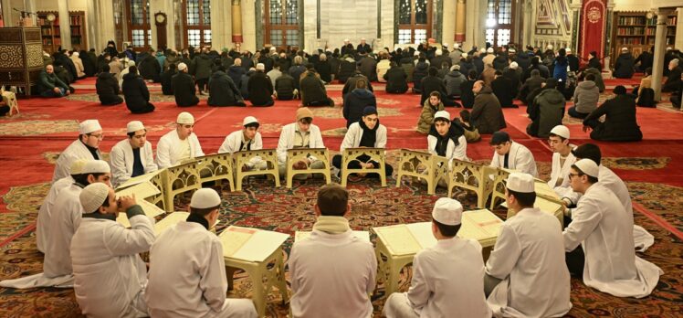 İstanbul’daki camilerde şehit Mehmetçikler için dua edildi