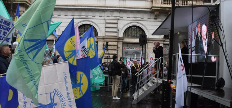 İtalya'da doktorlar ve hemşireler greve gitti