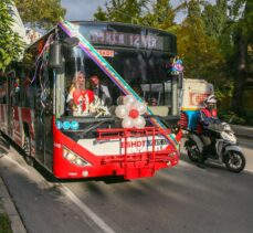 İzmir'de otobüs şoförü çift, nikahlarına da belediye otobüsüyle gitti