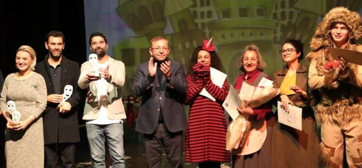 Kars’ta çocuklar için “Oz Büyücüsü” tiyatro oyunu sahnelendi