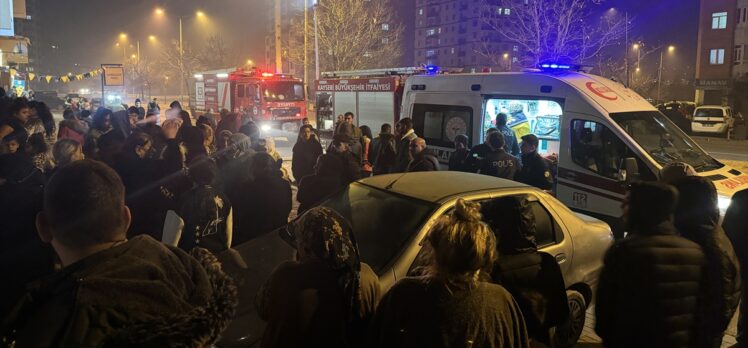 Kayseri'de apartman dairesindeki yangında 4 kişi dumandan etkilendi