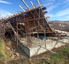 Kayseri'de inşaat iskelesinin çökmesi sonucu 3 işçi yaralandı